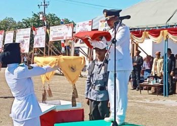 Camat Lilialy Waiulung Pimpin Upacara HUT RI ke-79