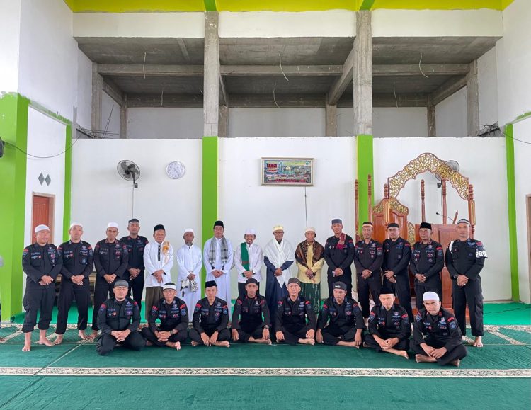 Brimob Namlea Satbrimob Polda Maluku Gelar Shalat Jumat Berjamaah