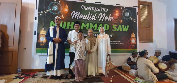Paguyuban Dan Ibu-Ibu Majelis Taklim Padati Perayaan Maulid Nabi Di Kediaman Cabup Aziz Hentihu