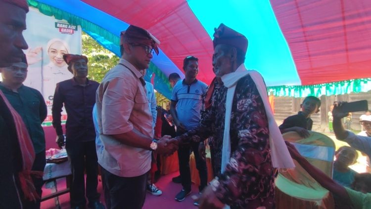 Masyarakat Adat Wael Baca Semaket Untuk Memenangkan Aziz-Gadis