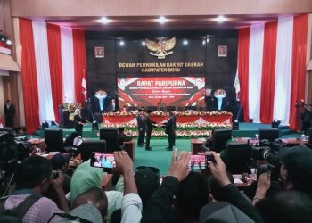 25 Anggota DPRD Buru Dilantik, Bambang Ketua Sementara
