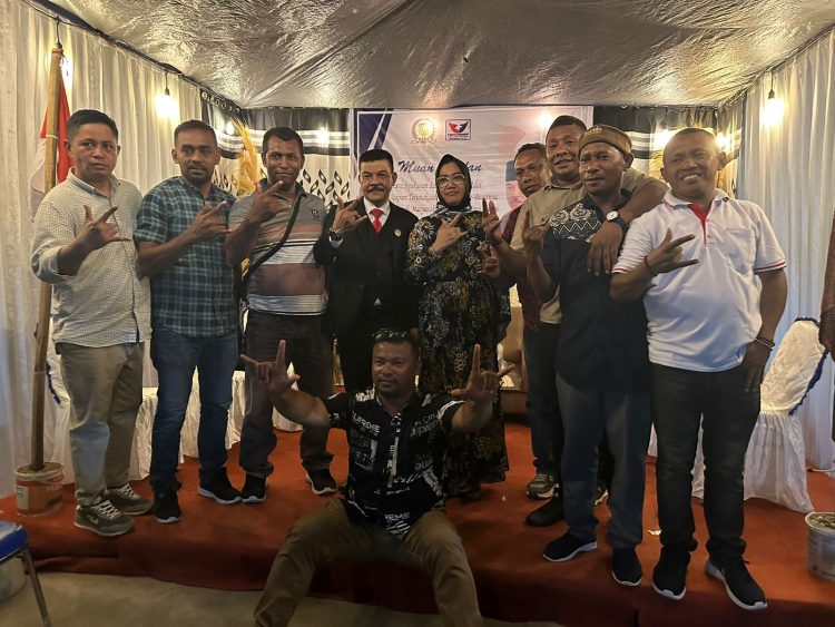 Calon Bupati Safitri Silahturahmi di Syukuran Anggota DPRD Bursel