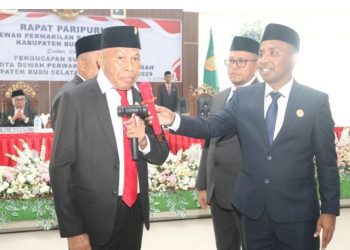 20 Anggota DPRD Bursel Dilantik, Ahamd Umsangadji (Madoli) Jabat Ketua DPRD Sementara