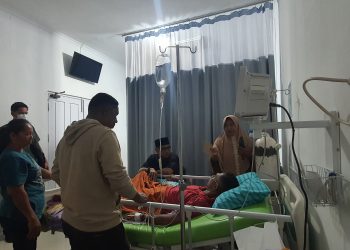 Kunjungi RSUD Namlea, Cabup Buru Aziz Hentihu Beri Suport Untuk Pihak Pasien