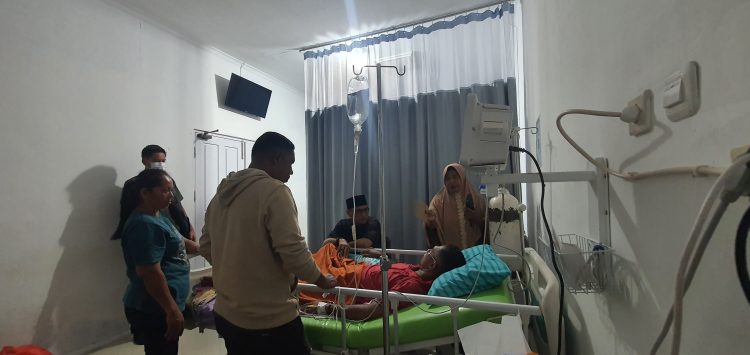 Kunjungi RSUD Namlea, Cabup Buru Aziz Hentihu Beri Suport Untuk Pihak Pasien