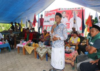 Paslon Safitri – Hempri Terima Doa dan Restu 13 Mata Rumah Adat di Desa Kampung Baru