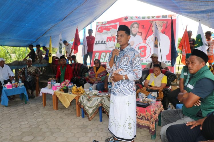 Paslon Safitri – Hempri Terima Doa dan Restu 13 Mata Rumah Adat di Desa Kampung Baru