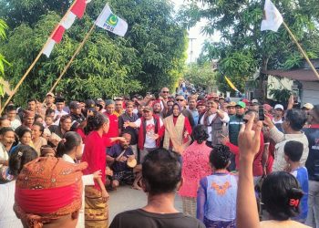 Warga Padati Kampanye Pasangan SAH di Desa Waenono