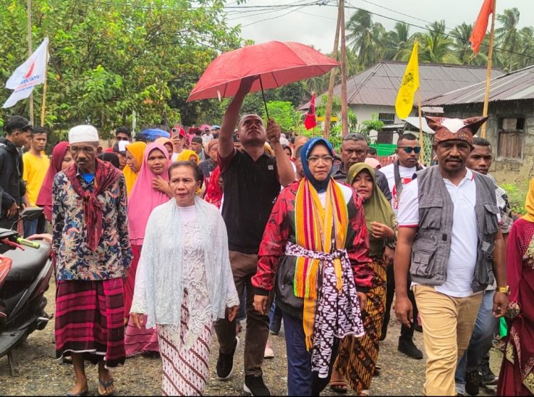 Di Desa Waefusi, Masnana dan Tikbari Pasangan Safitri – Hempri Dikenang Sebagai Pemimpin Sederhana dan Merakyat