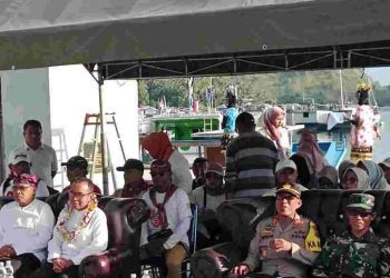 Pjs Bupati Bursel Hadiri Ceremony Kunjungan Kapal Pesiar Heritage Adventure Di Desa Pasir Putih