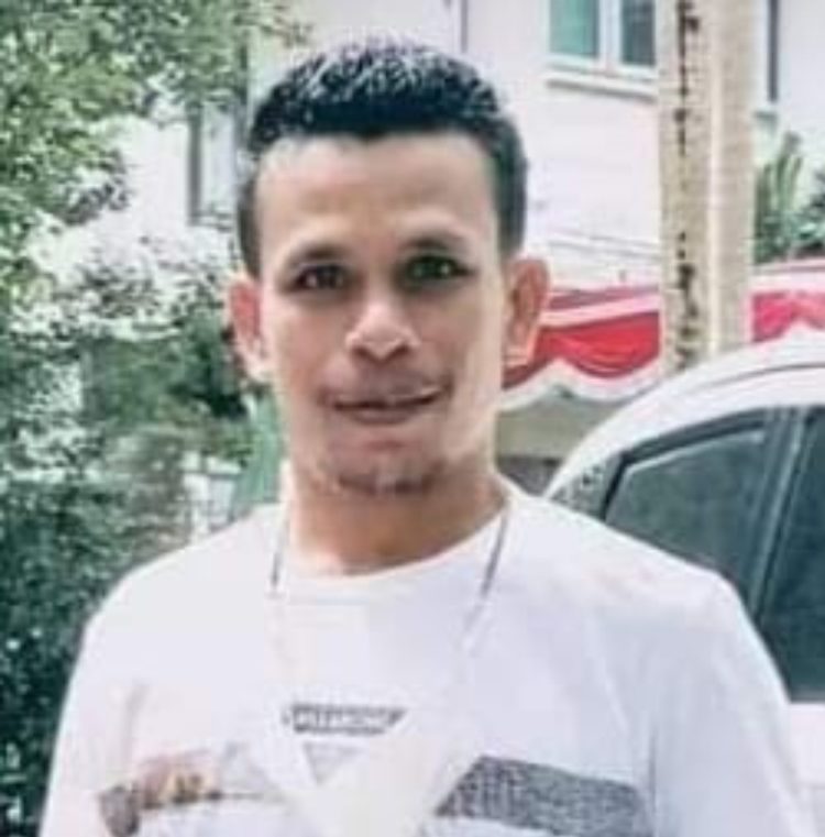 Oknum Kepala SMPN 4 Buru Ngaku  Ada di Cabup MANDAT