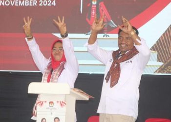 Paslon Safitri – Hempri Tampil Prima dan Unggul Dalam Debat Kedua Pilkada Bursel 2024