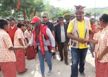 Masyarakat Desa Waekatin Fena Fafan Siap Menangkan Safitri – Hemfri