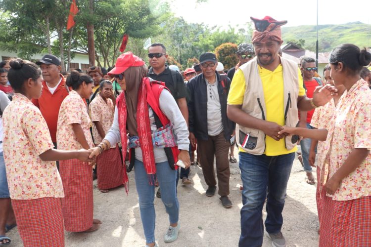 Masyarakat Desa Waekatin Fena Fafan Siap Menangkan Safitri – Hemfri