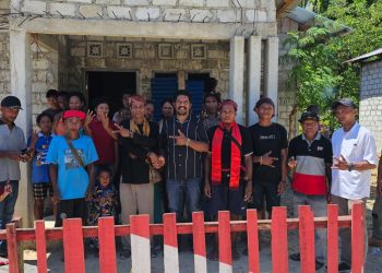 Calon Wabup  Bursel, Hempri Silaturahmi Dengan Masyarakat dan Tokoh Adat di Dusun Fatsinan