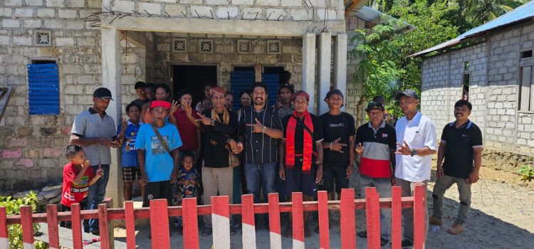 Calon Wabup  Bursel, Hempri Silaturahmi Dengan Masyarakat dan Tokoh Adat di Dusun Fatsinan