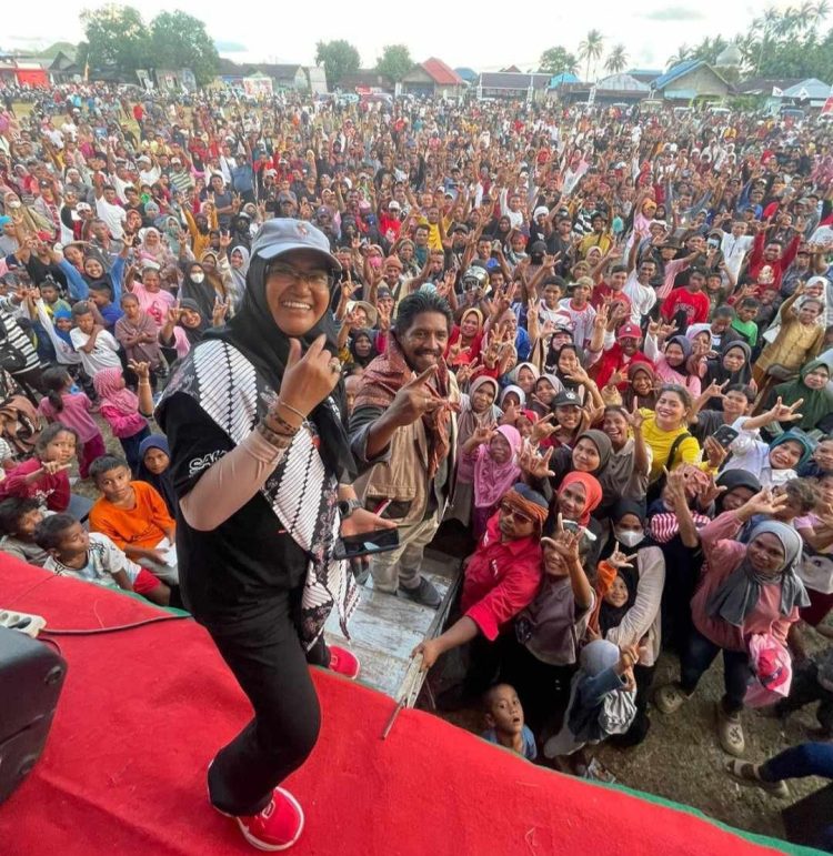 Ribuan Warga Hadiri Kampanye Akbar Paslon Safitri – Hempri di Namrole