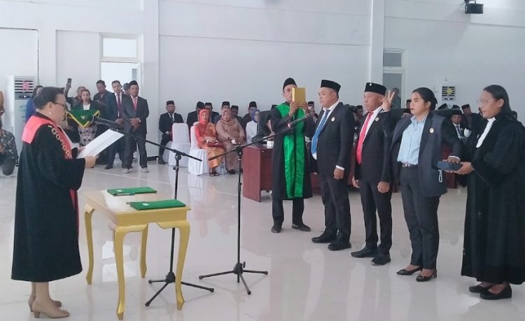 Ahmad Umasangaji Dilantik Jadi Ketua DPRD Bursel Periode 2024 – 2029