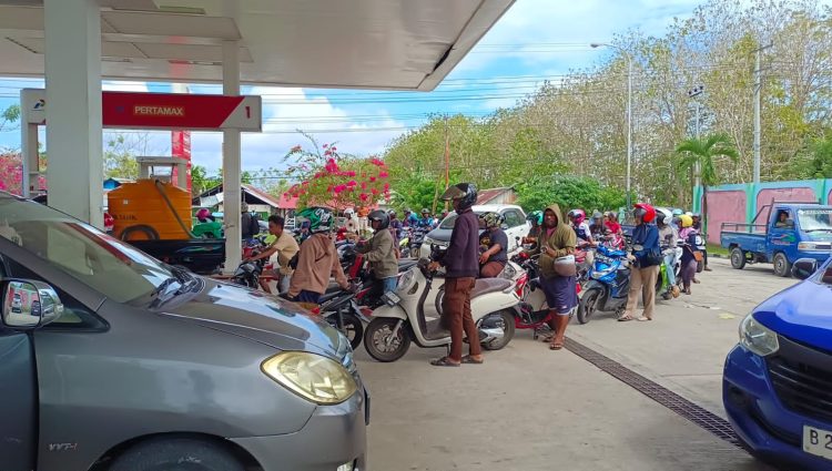 BBM Langkah di Kabupaten Buru Karena Pertamina Kurangi Jatah Untuk SPBU
