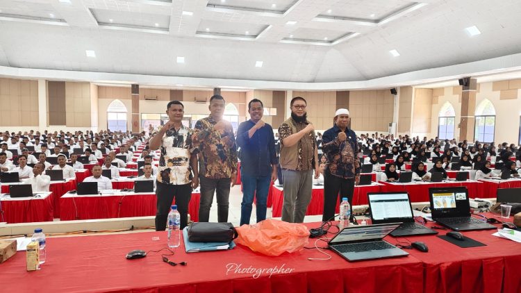 Ketua Komisi I DPRD Bursel Yohan Lesnussa Bersama Anggota Pantau Seleksi P3K