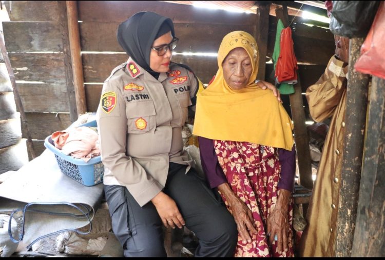 Merajut Tali Kasih, Kapolres Buru Sambangi Ibu Kun Korban Perundungan di Wamlana