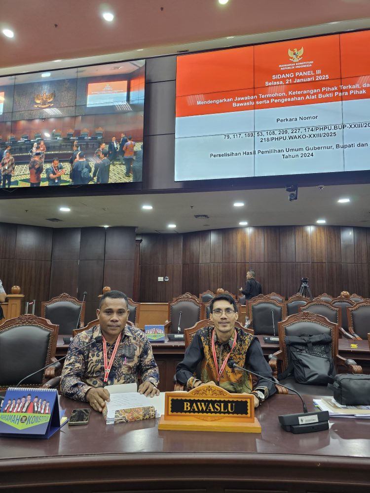 Bawaslu Kabupaten Buru mengikuti sidang PHPU Untuk Dua Perkara Yang di Mohonkan