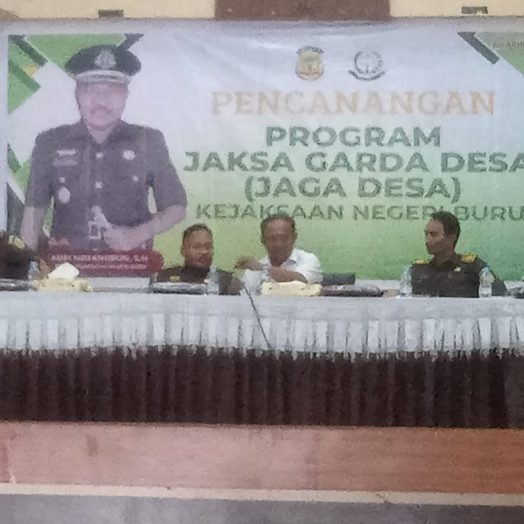 Kajari Buru Adrianus Notanubun Buka Kegiatan  Pencanangan  Program Jaksa Garda Desa