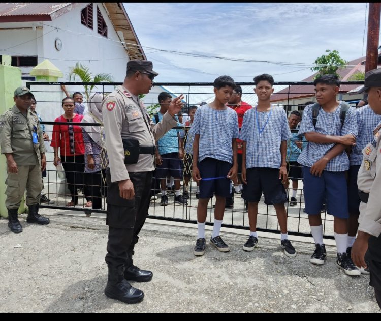 Masyarakat dan Pihak Sekolah Apresiasi Polsek Namrole dan Polres Bursel Dalam Patroli Rutin di Lingkungan Pendidikan