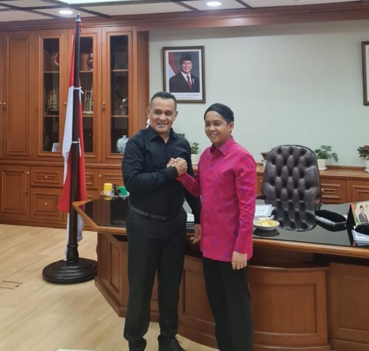 Bupati Buru Terpilih Ajak Menhut RI Berkunjung ke Kabupaten Buru