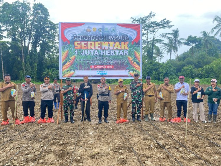 Dukung Program Asta Cita Presiden dan Wakil Presiden RI, Polres Bursel Melaksanakan Penanaman Jagung Serentak