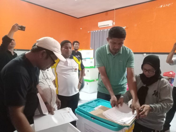 KPU Buka Kotak Suara, Sejumlah Dokumen Tidak Ditemukan, Berita Acara Gagal Ditandatangani