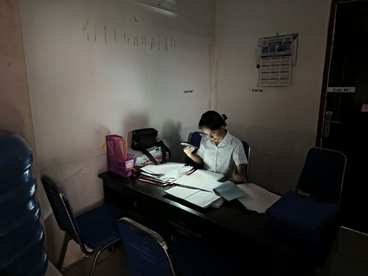 PLN Putus Jaringan Listrik Di Sejumlah Dinas/Badan di Bursel