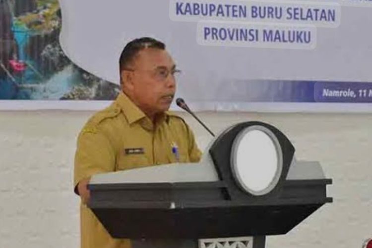 Diakhir Masa Jabatannya, Bupati Safitri Tunjuk Hadi Longa Jadi Plt Sekda Bursel