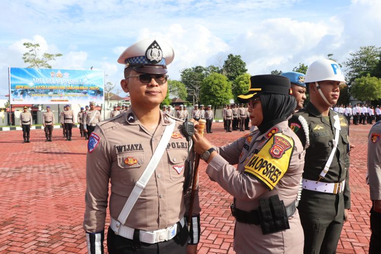 Kapolres Buru Pimpin Gelar Apel Operasi Keselamatan Salawaku 2025