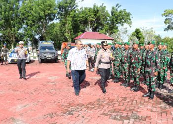 Kapolres Polres Buru Pimpin  Upacara Gelar Pasukan Operasi Ketupat 2025