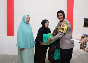 Kapolres Buru Buka Puasa Bersama  Para Janda dan Kaum Duafa