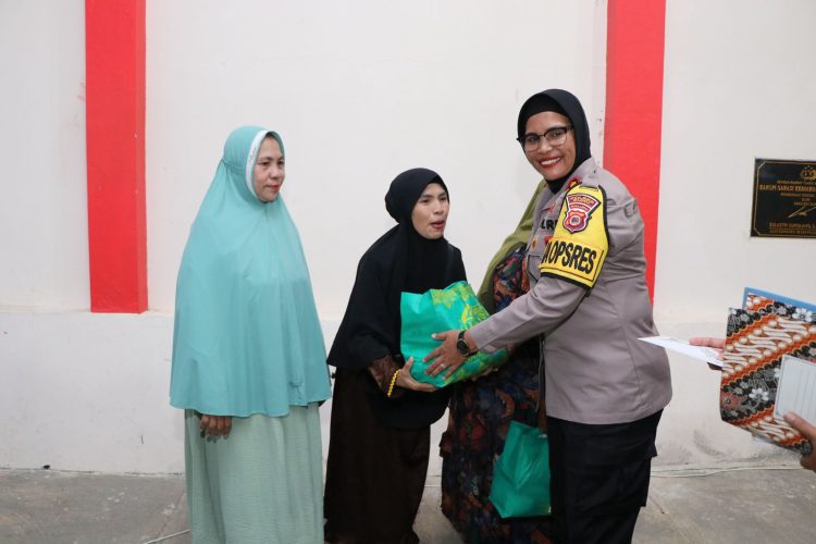 Kapolres Buru Buka Puasa Bersama Para Janda dan Kaum Duafa