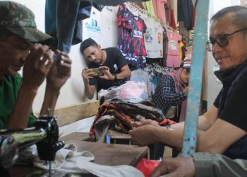 Bupati La hamidi Perintahkan Dinas Desprindak Berikan Tempat Yang Layak Bagi Salah Satu Penjahit Di Pasar Kai Wait