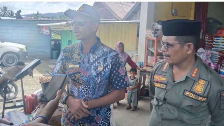 Dinas Perdagangan Bersama Satpol-pp Bursel Razia Produk Expired Jelang Lebaran