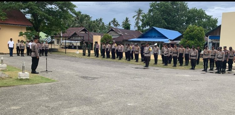 Polres Buru Selatan Menggelar Apel Pergeseran Pasukan Dalam Rangka Operasi Ketupat Salawaku 2025