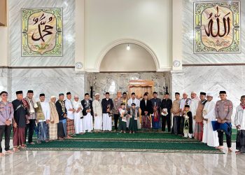 Waka Polres  Akmil Djapa  Menjadi Khotib di Masjid Maula Ibrahim pada Sholat Idul Fitri 1446 H