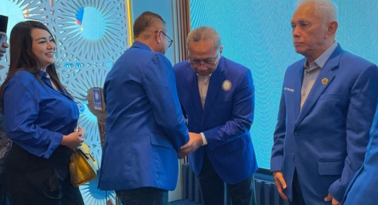 Bupati La Hamidi Bersilaturahmi Dengan Menko Pangan Zulkifli Hasan Pada Acara Halalbihalal Partai PAN