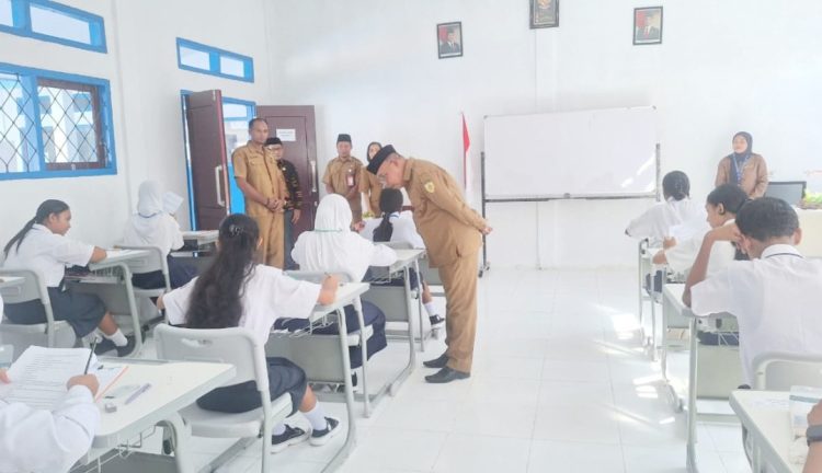 Pembukaan Ujian Sekolah, Pemda Bursel Apresiasi Segenap Dewan Guru SMPN 01 Namrole