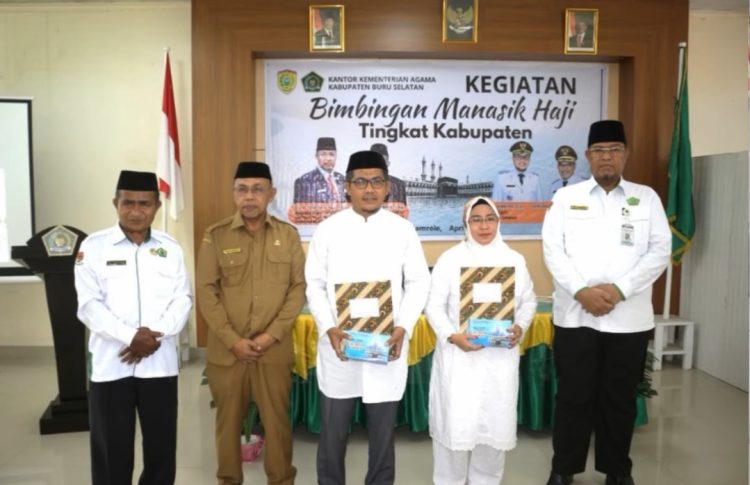 Kakanwil Kementerian Agama Maluku Yamin  Buka Manasik Haji di Bursel, Ini Pesannya