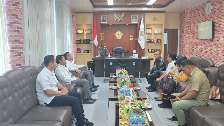 Bupati La Hamidi Gelar Silaturahmi Dengan BPK RI Provinsi Maluku Bahas Pengawasan Keuangan dan Target WTP