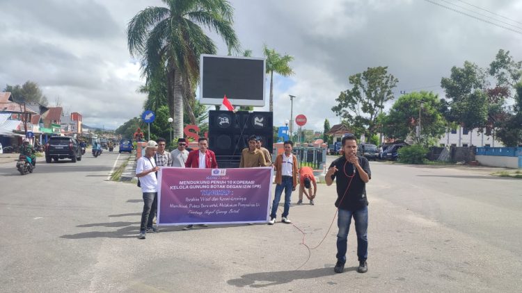 IMM dan GMPRI Buru   Demo Dukung 10 Koperasi di Gunung Botak