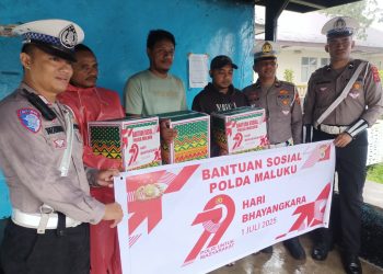 Jelang Hari Bhayangkara ke 79, Dit Lantas Polda Maluku Berbagi dengan Tukang Ojeg Online