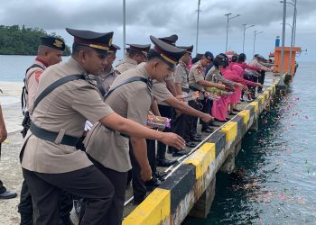 Polres Buru Selatan Gelar Upacara Tabur Bunga, Dalam Rangka Hari Bhayangkara Ke-79