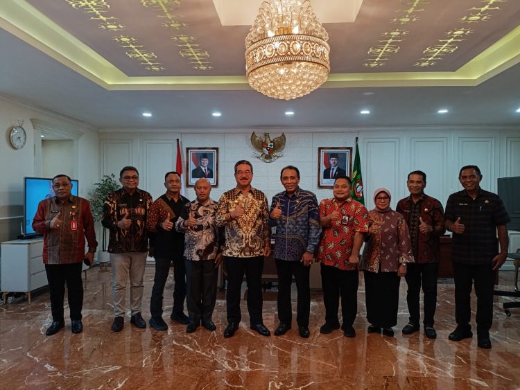 Gubernur Hendrik Lewerissa Lantik Pejabat Pimpinan Tinggi Pratama, Unar Alhabsyi Jadi Ahli Gubernur