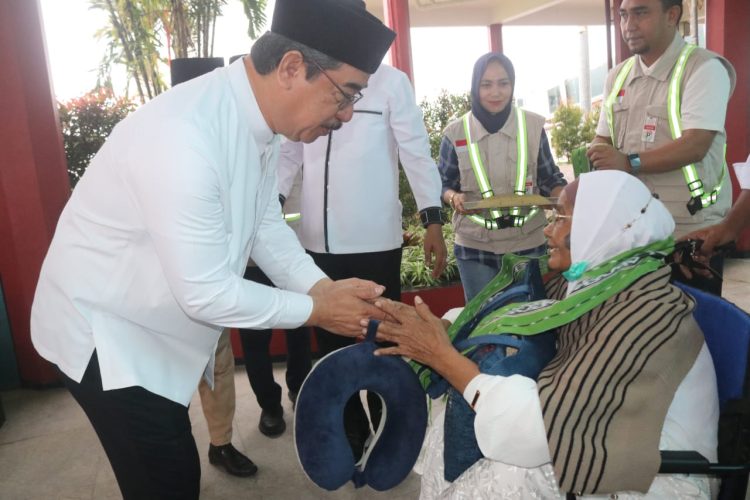 Gubernur Maluku Hendrik Lewerissa Sambut Kedatangan 390 Jemaah Haji Asal Maluku